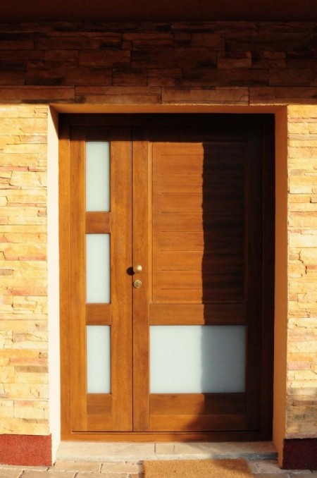 Tamplarie lemn | Usi Interior Exterior Lemn | Ferestre Lemn | Obloane Lemn - usa-intrare04_resize-531x800